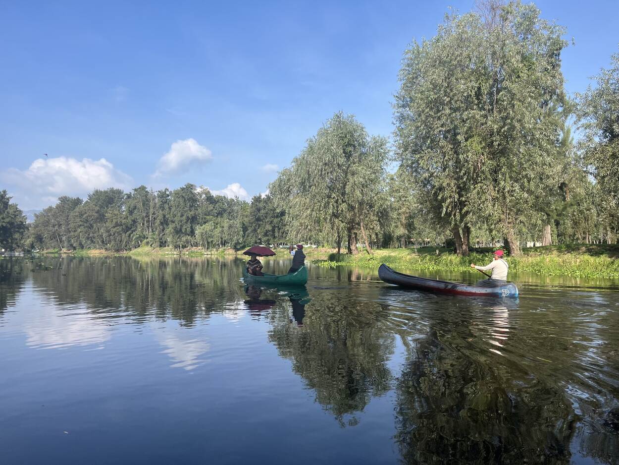 Overview of Xochimilco canals and daily life