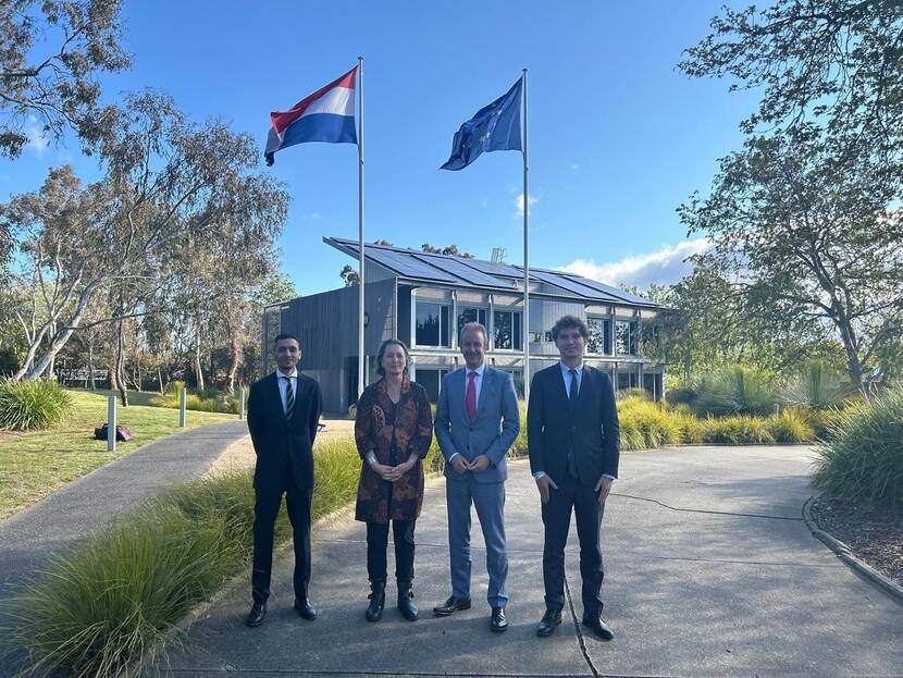 Amin Zaghdoud (First Secretary), ambassadeur Ardi Stoios-Braken, dirDVB Wouter Jurgens, en Tim Leenstra (Beleidsmedewerker DVB)