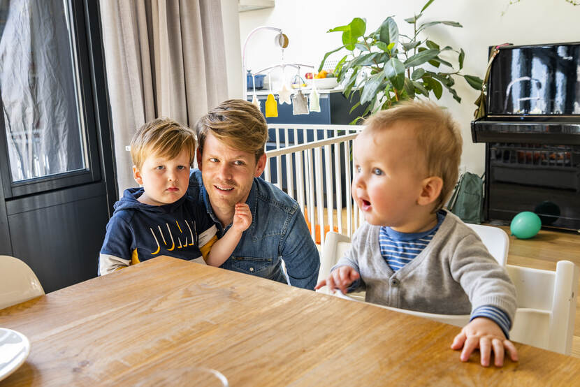 Portret van Klaas Jan Hoogendoorn en kinderen