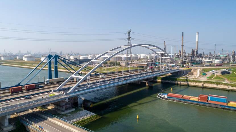 De Suurhoffbrug in Rotterdam.