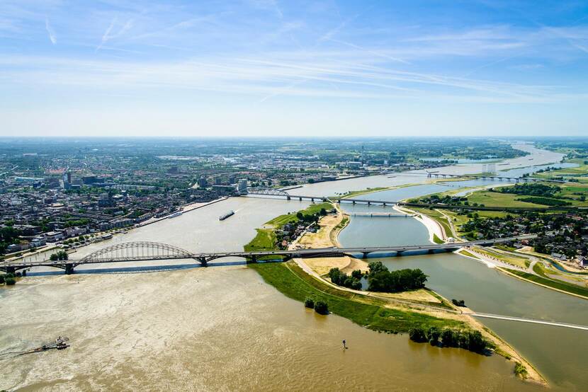 Luchtfoto van het Ruimte voor de Rivierproject Lent Waalsprong bij Nijmegen
