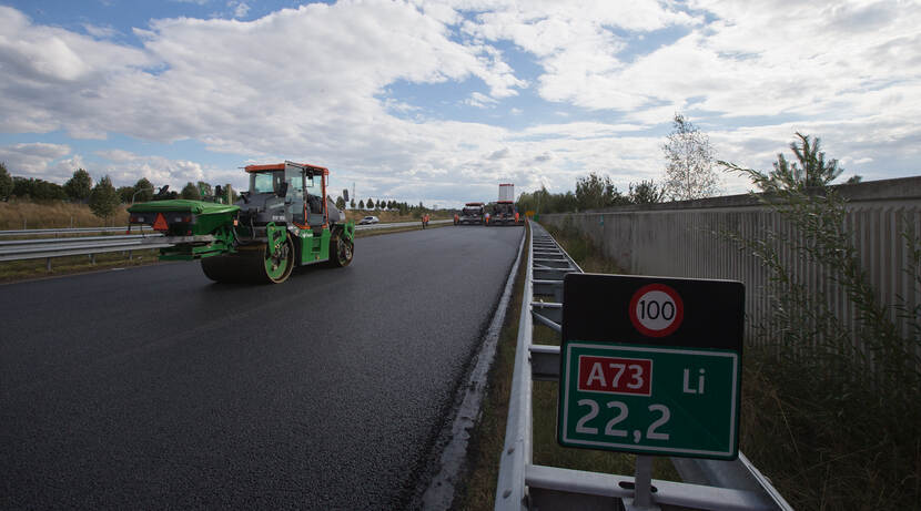 De A73 wordt opnieuw geasfalteerd met duurzaam asfalt