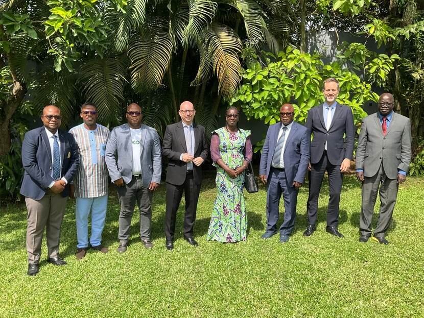 Key biodiversity stakeholders in Côte d’Ivoire after a working lunch hosted by the Dutch ambassador Jeroen Kelderhuis (centre)