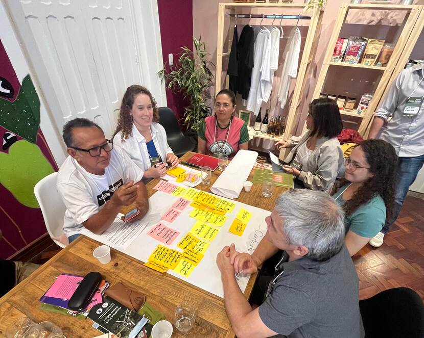 Stakeholders discussing bioeconomy success factors and barriers during a networking event in Belém.