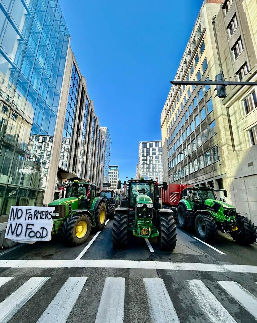 More than 1,100 farmers gathered with their tractors in the streets of Brussels to protest against various aspects of policy that affect the agricultural sector