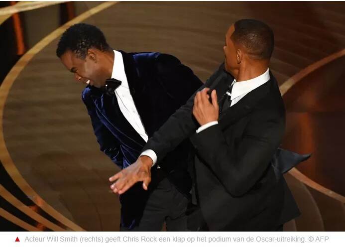 Will Smith slaat Chris Rock tijdens de uitreiking van de Oscars