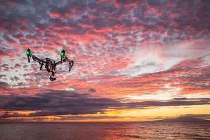 Drone bij zonsondergang