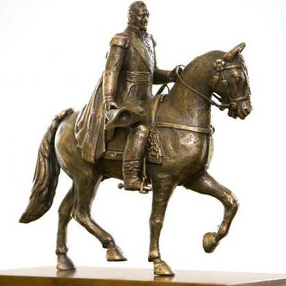 Foto van de trofee van de Koning Willem I Prijs, voorstellend de koning rijdend op zijn paard