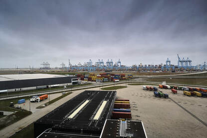 Afbeelding haven inclusief containers