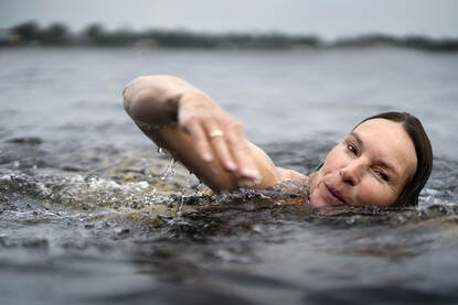 Jeanette Cantrijn zwemmend in open water