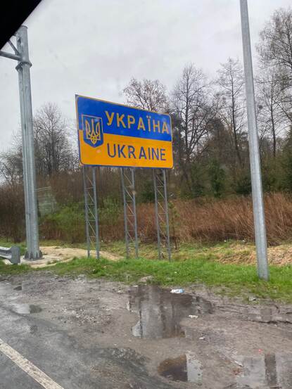 Foto van een grensbord in Oekraïne